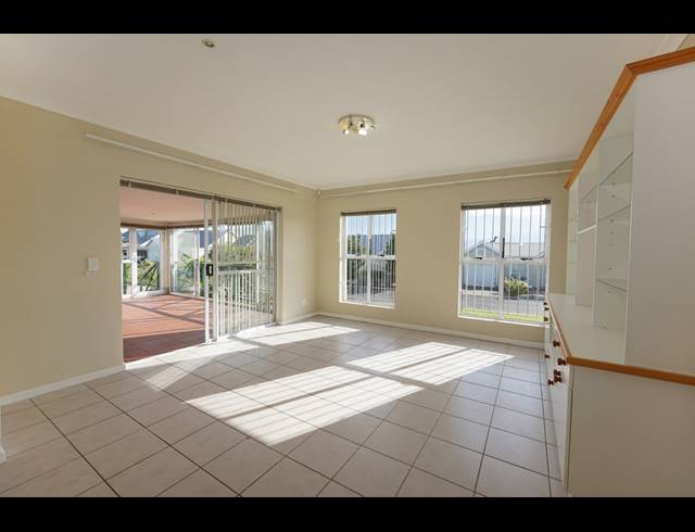 3 bed property to rent in LANGERUG